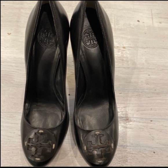 Tory Burch Logo Front Stacked Heels - Picture 2 of 6